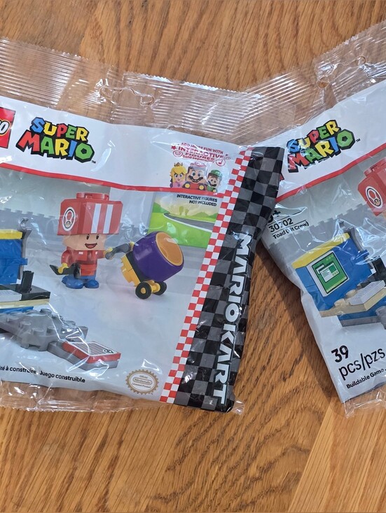 Lego Other - 2 LEGO Super Mario Kart – Toad (Pit Crew) (30702) building set